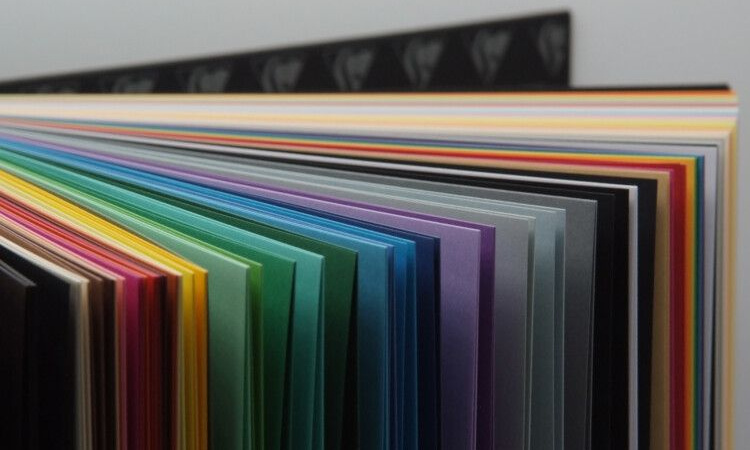 Papir u boji – pastelne, intenzivne, fluorescentne i crne nijanse