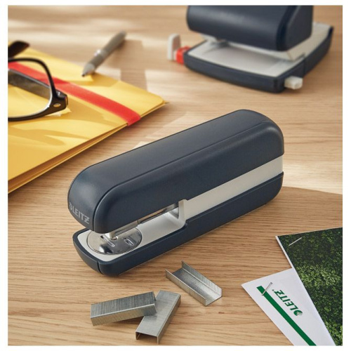 Klamarica do 30 listova stolna Cosy Leitz 55670089 tamno sivi/bijeli